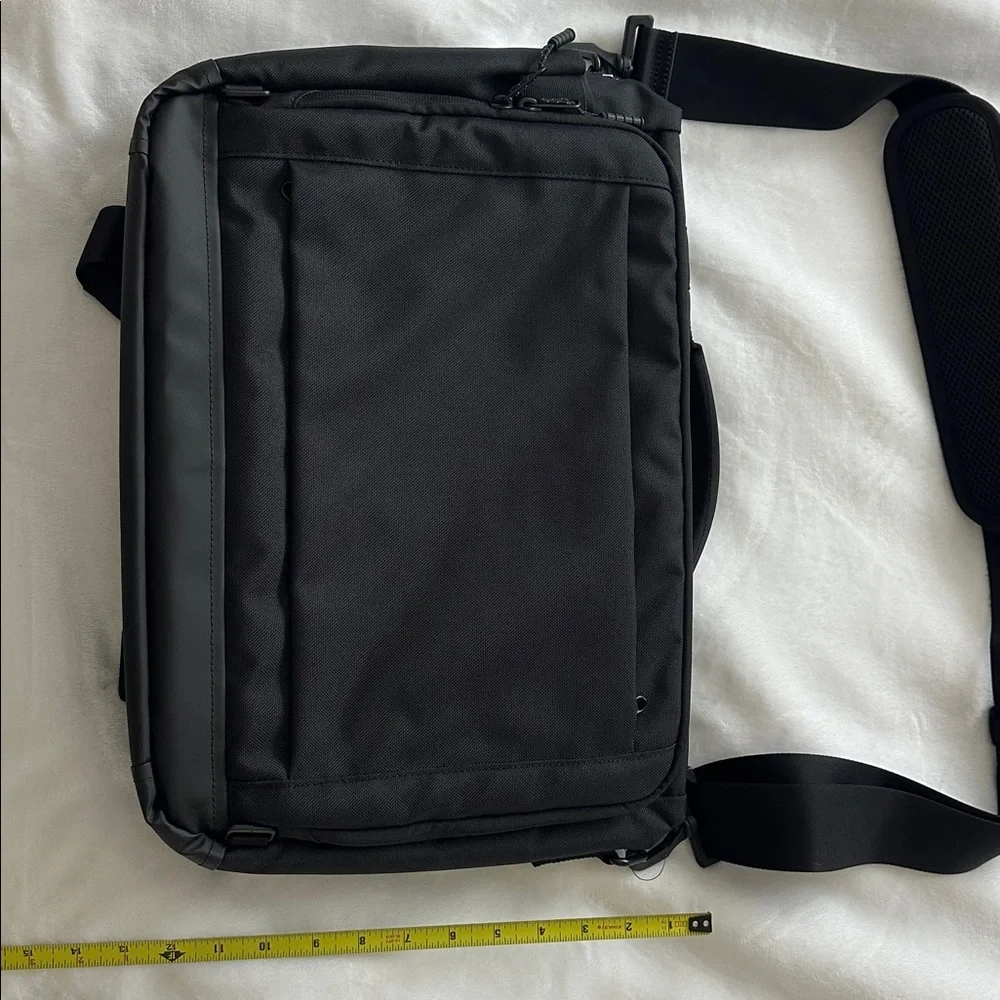 Timbuk2 Classic Black Messenger Bag - Picture 2 of 6